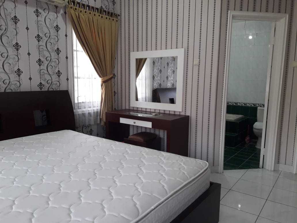 Rumah Disewakan Fully Furnished di Taman Menteng Lippo Cikarang